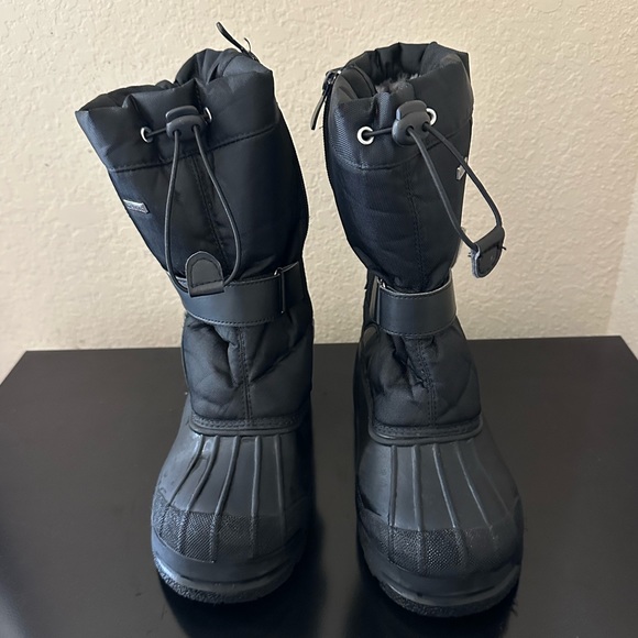 Kids’ Dream Pairs Waterproof Winter Snow Boots | Size 4 - Picture 2 of 8